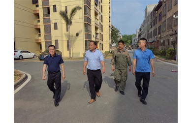 姜守东董事长到银苑小区调研