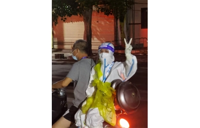 物业公司配合夜查红码人员
