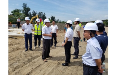 海南高速公路股份有限公司董事长曾国华一行到白马井渔港基地考察参观
