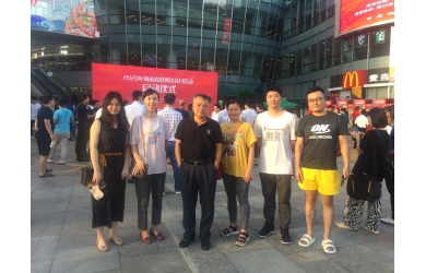 海渔集团前往海垦广场参加消费扶贫活动