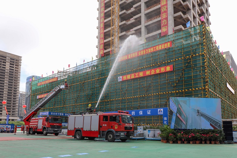 消防救援队伍到场进行应急救援.jpg