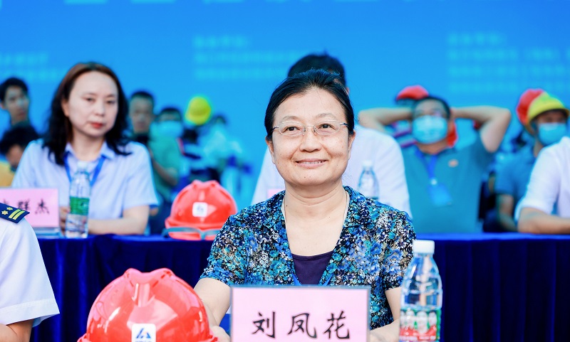 刘凤花现场观摩指导.jpg