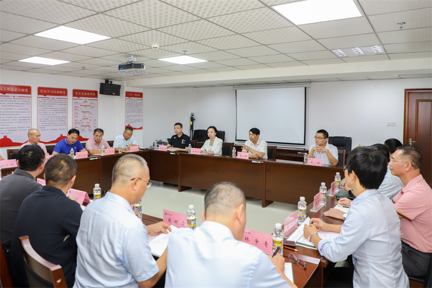 易伟一行与海建机施公司、海建三沙公司和海建研究院领导班子座谈交流.png