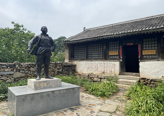 图片关键词 县长胡瑛像.jpg