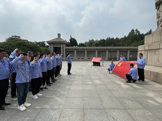 图片关键词 重温入党誓词.jpg